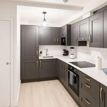 Апартаменты Modern Near Bolton Square *